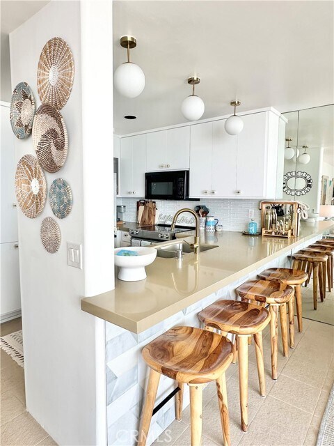 Building Photo - 1585 S Coast Hwy