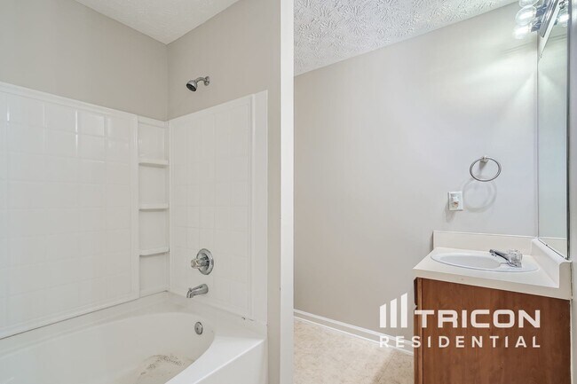 Building Photo - 1160 Paper Creek Dr SE