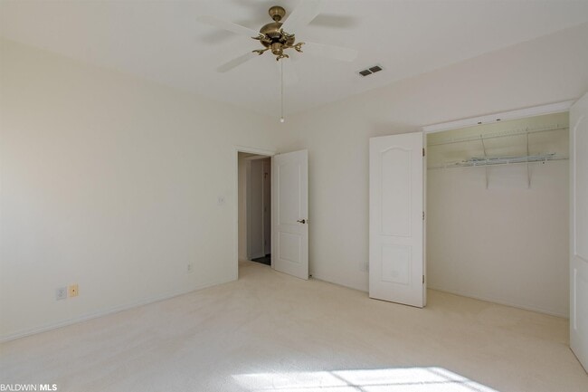 Building Photo - 117 Club Dr