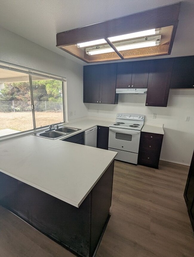 Building Photo - 4 Bedroom, 2 Bath - Single Story Home in P...