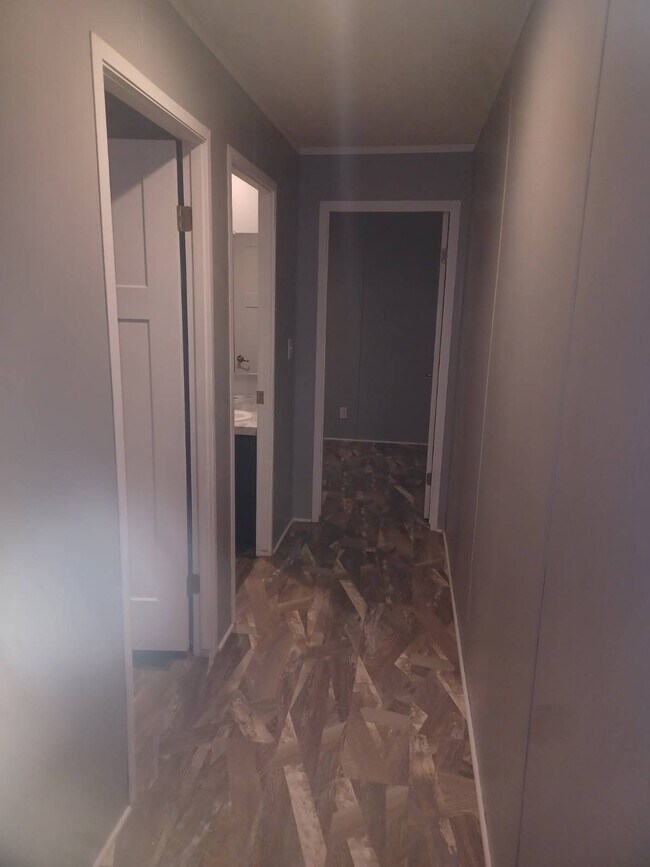 Building Photo - 1214 Roseport Rd