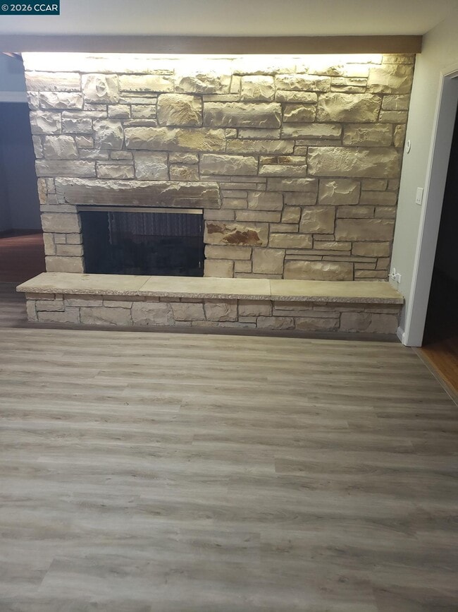 Building Photo - 324 Glendora Cir