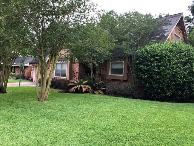 Building Photo - 8014 Mobud Dr