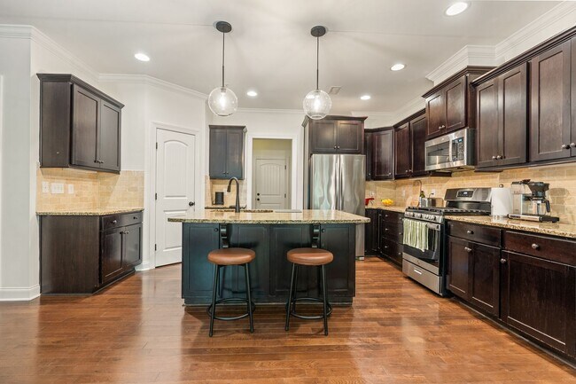 Building Photo - Convenient Carrboro Living in a Spacious 4 Bedroom Home