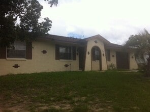 Building Photo - Beautiful  3 bedroom, 2 bath, 2 car garage...