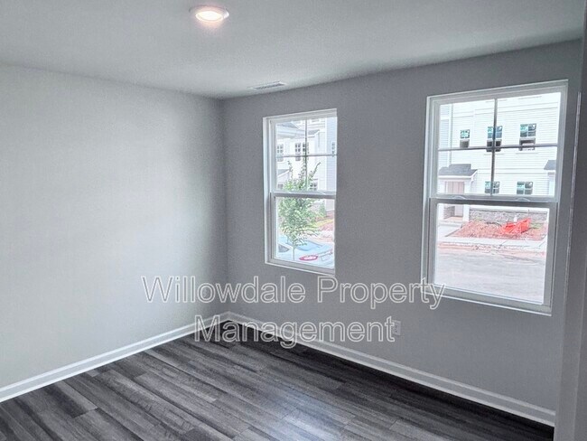 Building Photo - 4010 Silver Oak Ln