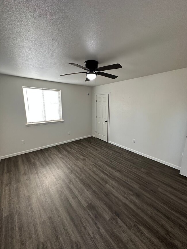 Building Photo - Spacious newer build! Close to downtown am...