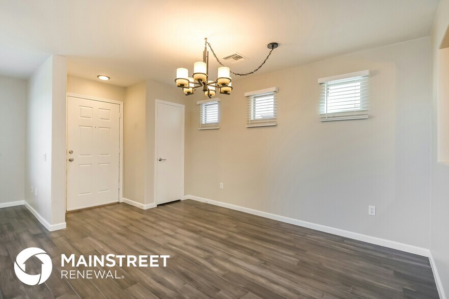 Building Photo - 10601 E Singing Canyon Dr