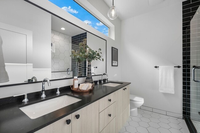 Building Photo - New Luxury Townhome in Seattle 3bed/2bath ...