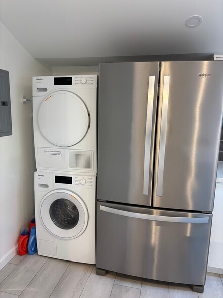 Building Photo - 6999 Darnoch Way