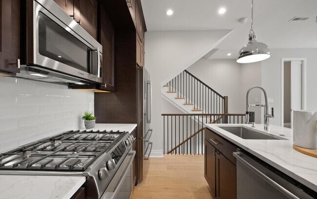 Building Photo - 431 Quincy St NW