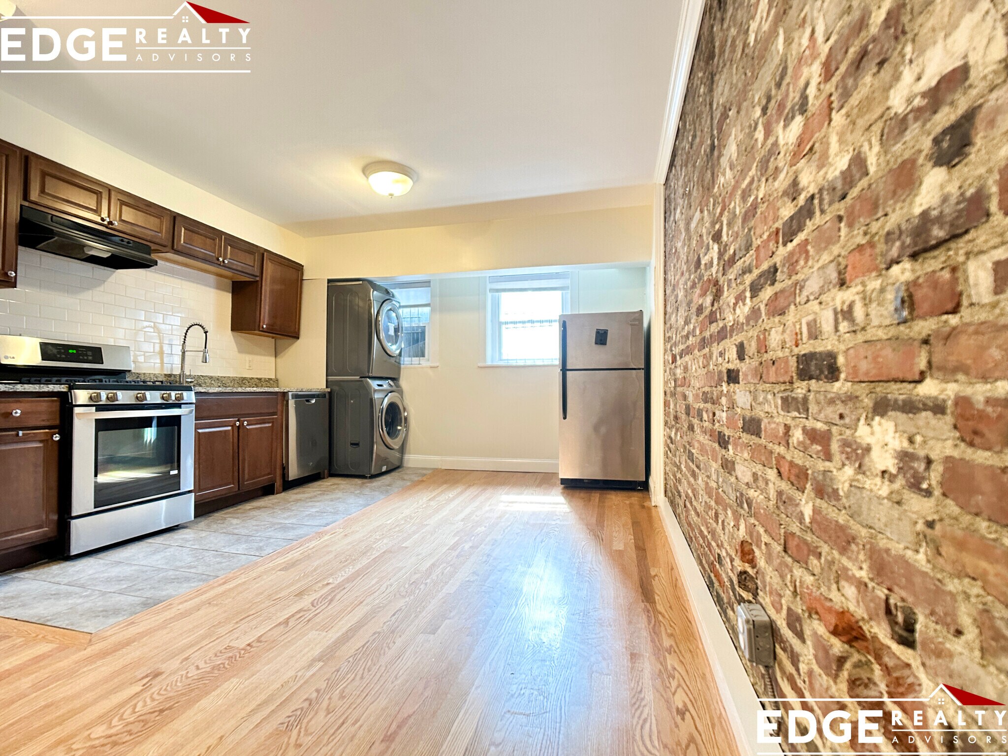 Building Photo - 10 Glenville Ave