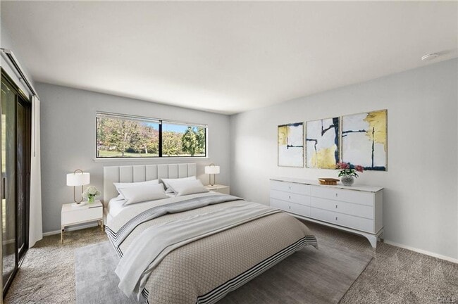 Building Photo - Beautifully Upgraded Single-Level Condo on...