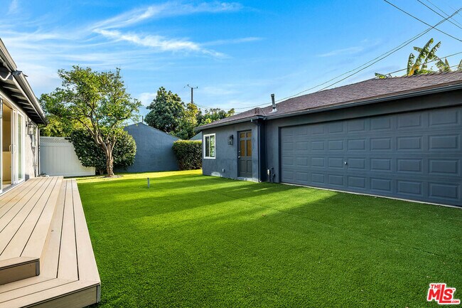 Building Photo - 749 N Niagara St