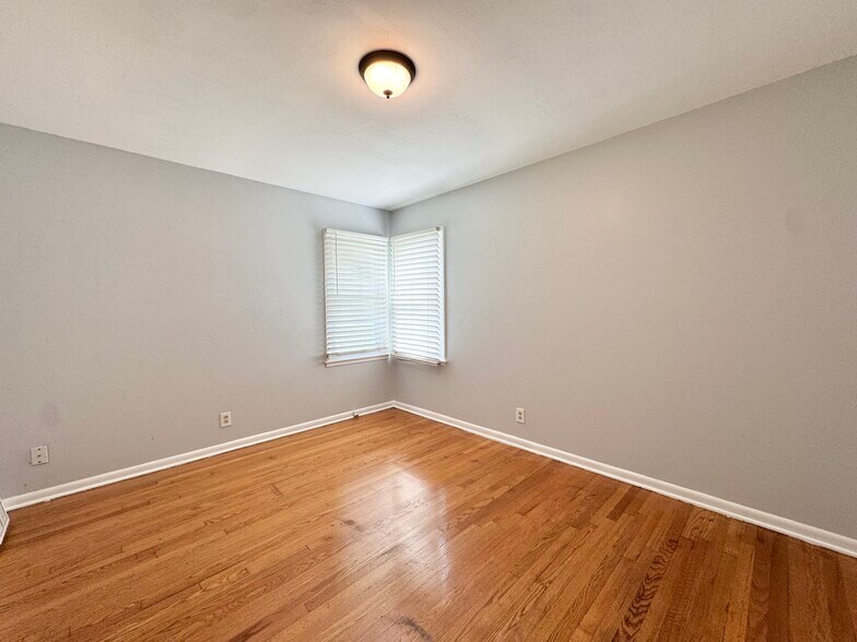 Building Photo - 4513 Virginia Ave