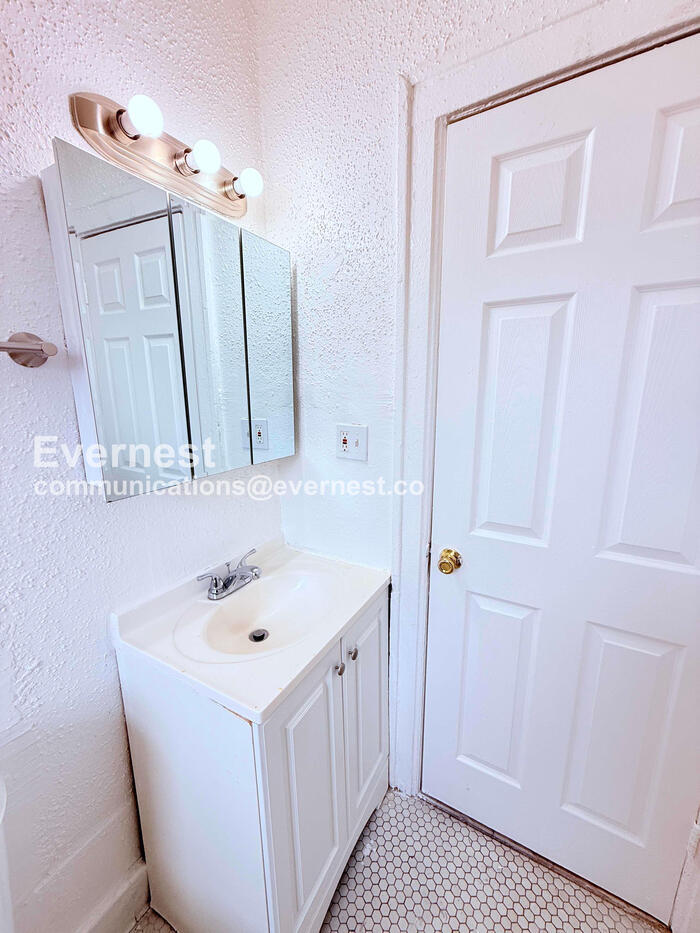 Building Photo - 13909 Hartwell St