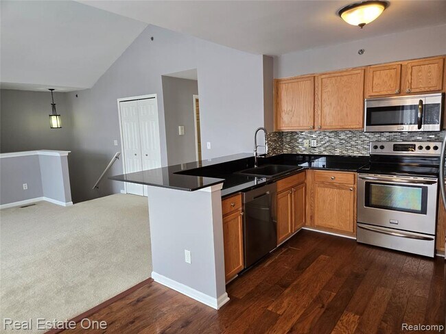 Building Photo - 1716 Deepwood Cir