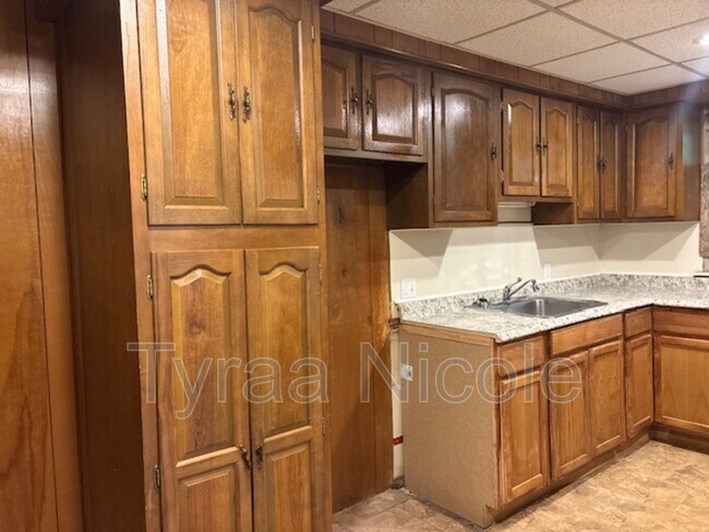 Building Photo - 1939 Ewald Cir