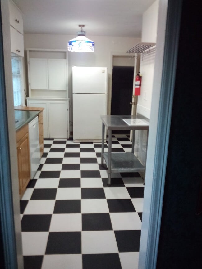 Building Photo - 2 E 54th St