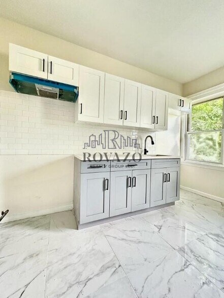 Building Photo - 27 N 5th St