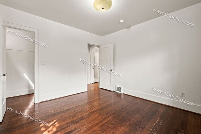 Building Photo - Modern Mediterranean 2 Bed/2 Bath with plenty of space - Pet Friendly!
