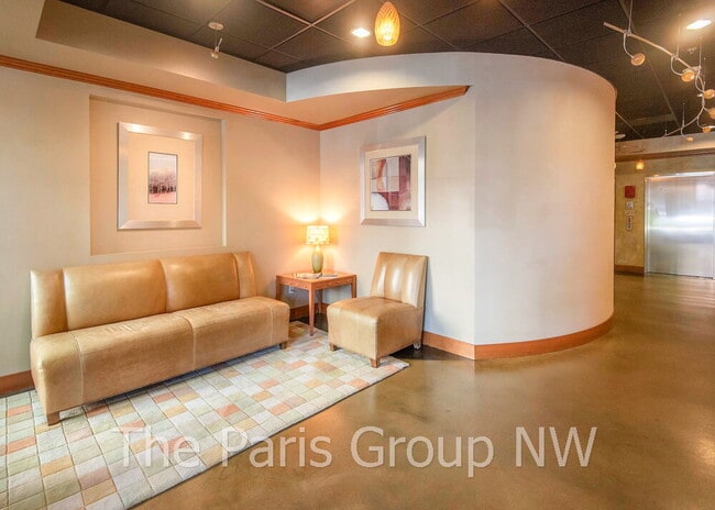 Building Photo - Gorgeous Green Lake Condo * 1 Block to Park Entrance, Onsite Retail, Garage Pkg, EZ Commute!