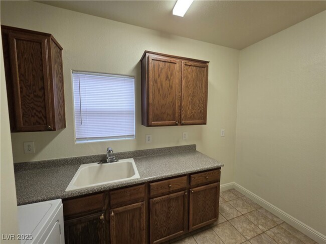 Building Photo - 8240 Aurora Peak Ave