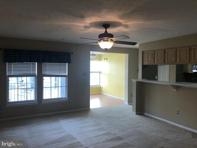 Building Photo - 6320 Bayberry Ct