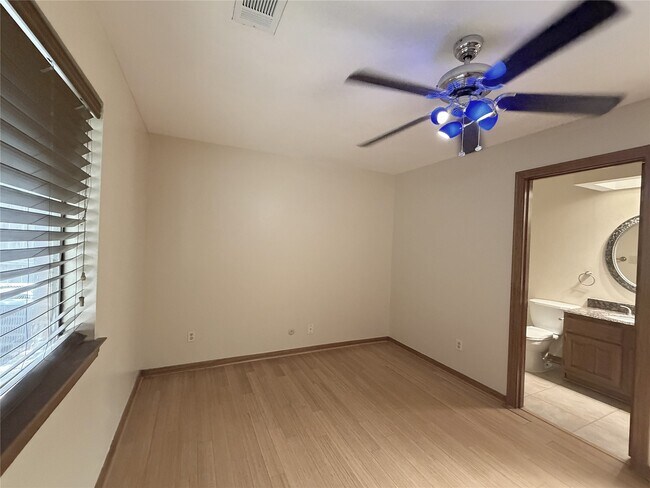Building Photo - 13103 Waldemere Dr