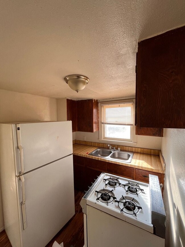 Building Photo - Studio, 1 bath House - 800 N Atkinson (1002)