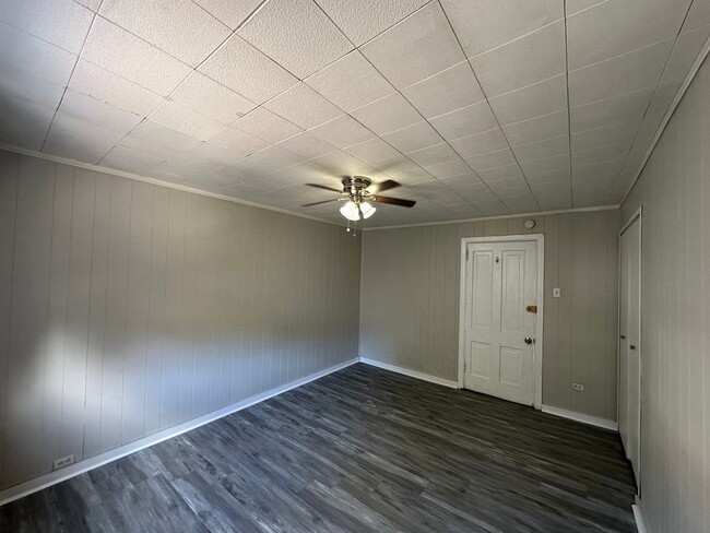 Building Photo - *** Shadyside * Large 4 Bedroom House For ...
