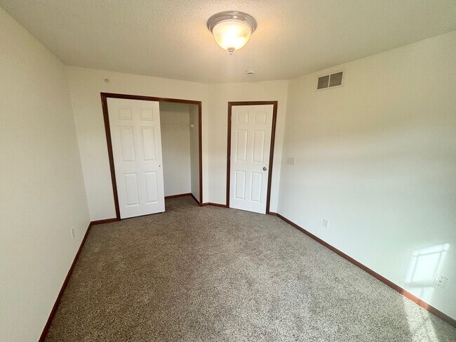 Building Photo - 15573 June Grass Ln