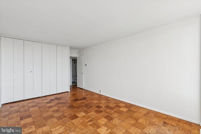 Building Photo - 220 Locust St