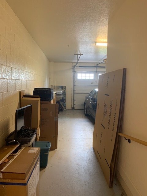 Building Photo - Luxury Top Floor Condo