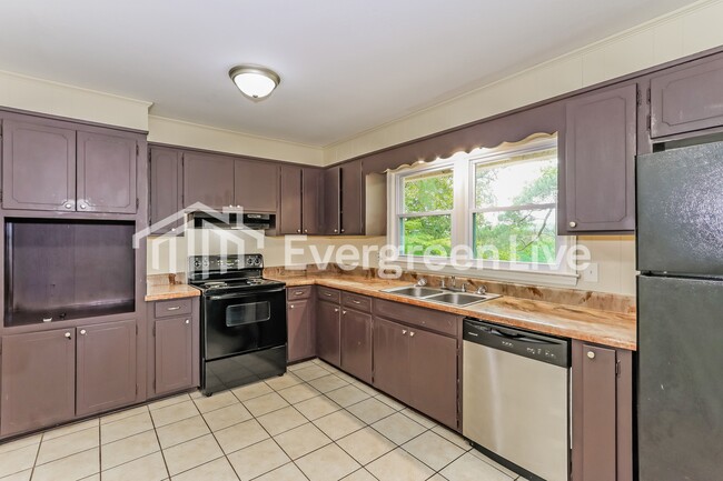 Building Photo - 1835 Pisgah Rd