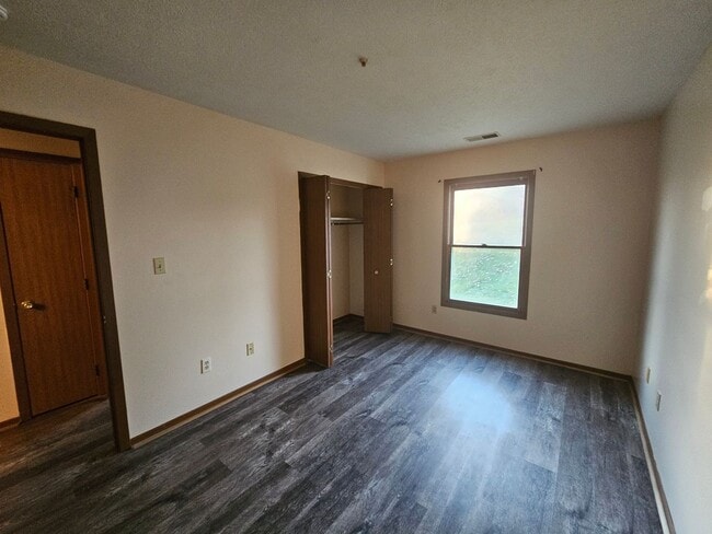 Building Photo - 4424 Lovers Ln