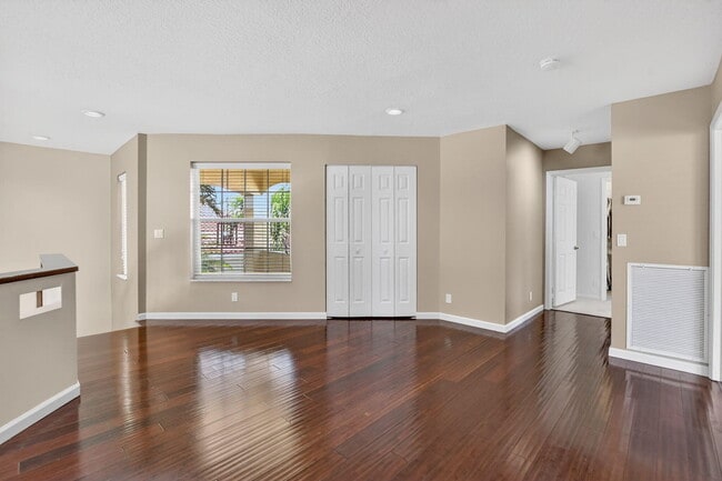 Building Photo - 6362 Brava Way