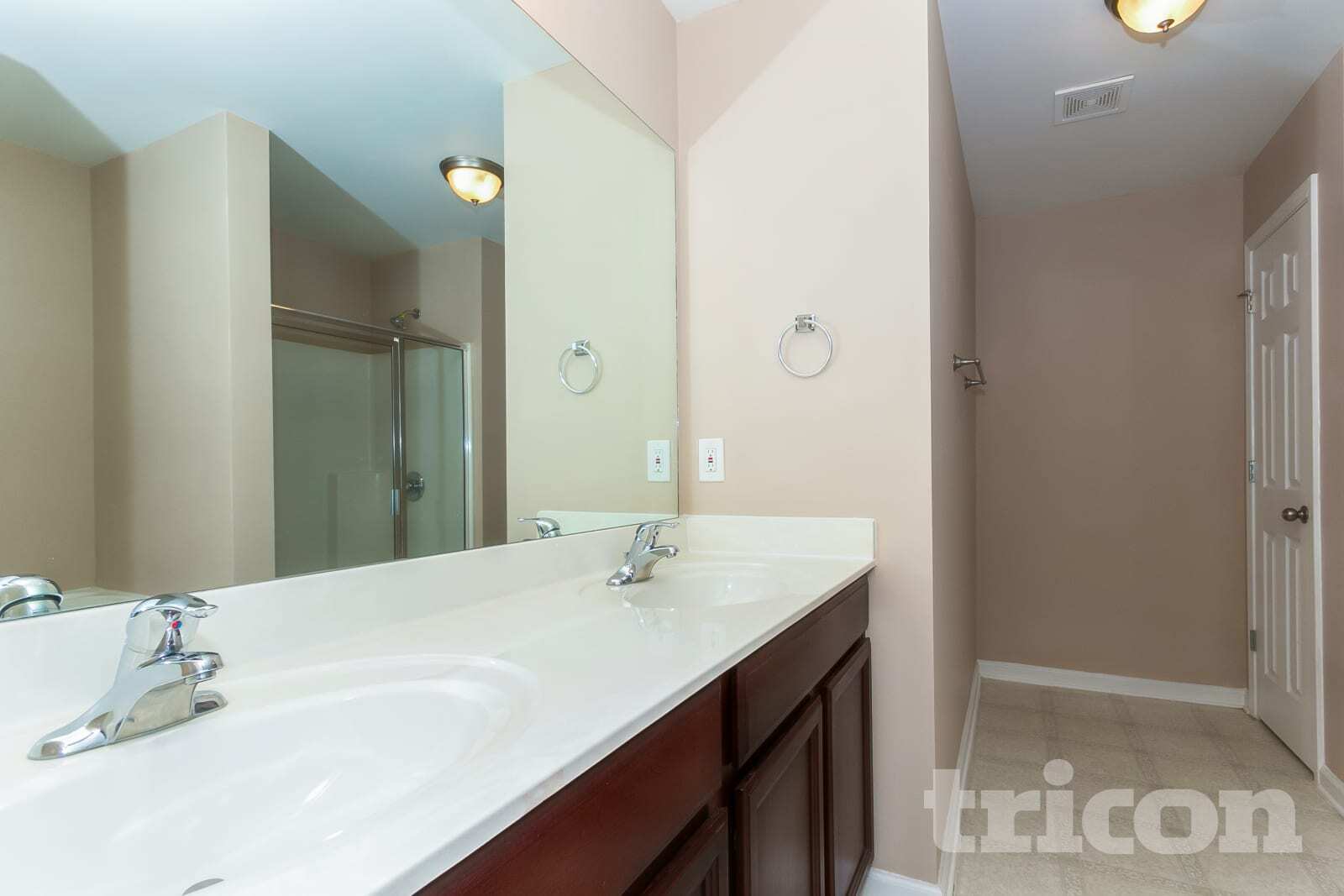 Building Photo - 3364 Estes Dr