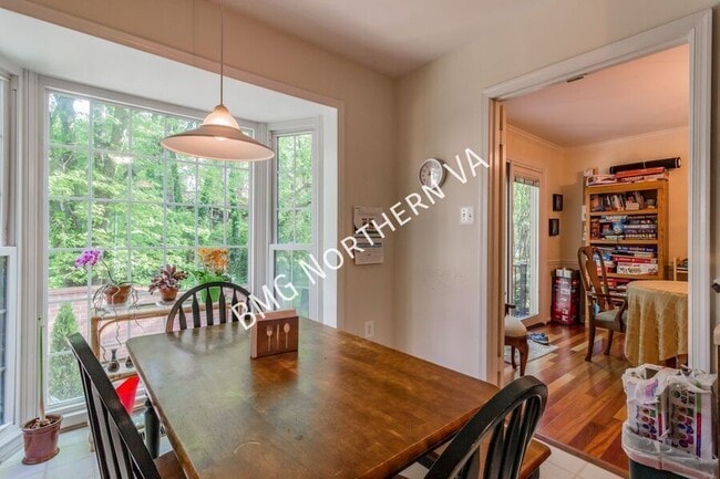 Building Photo - 3019 Seven Oaks Pl