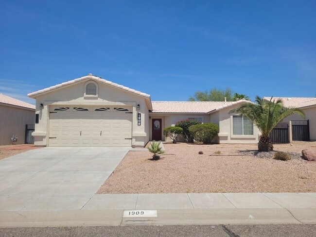 Primary Photo - Beautiful Fairway Estates 3-Bed Home with ...