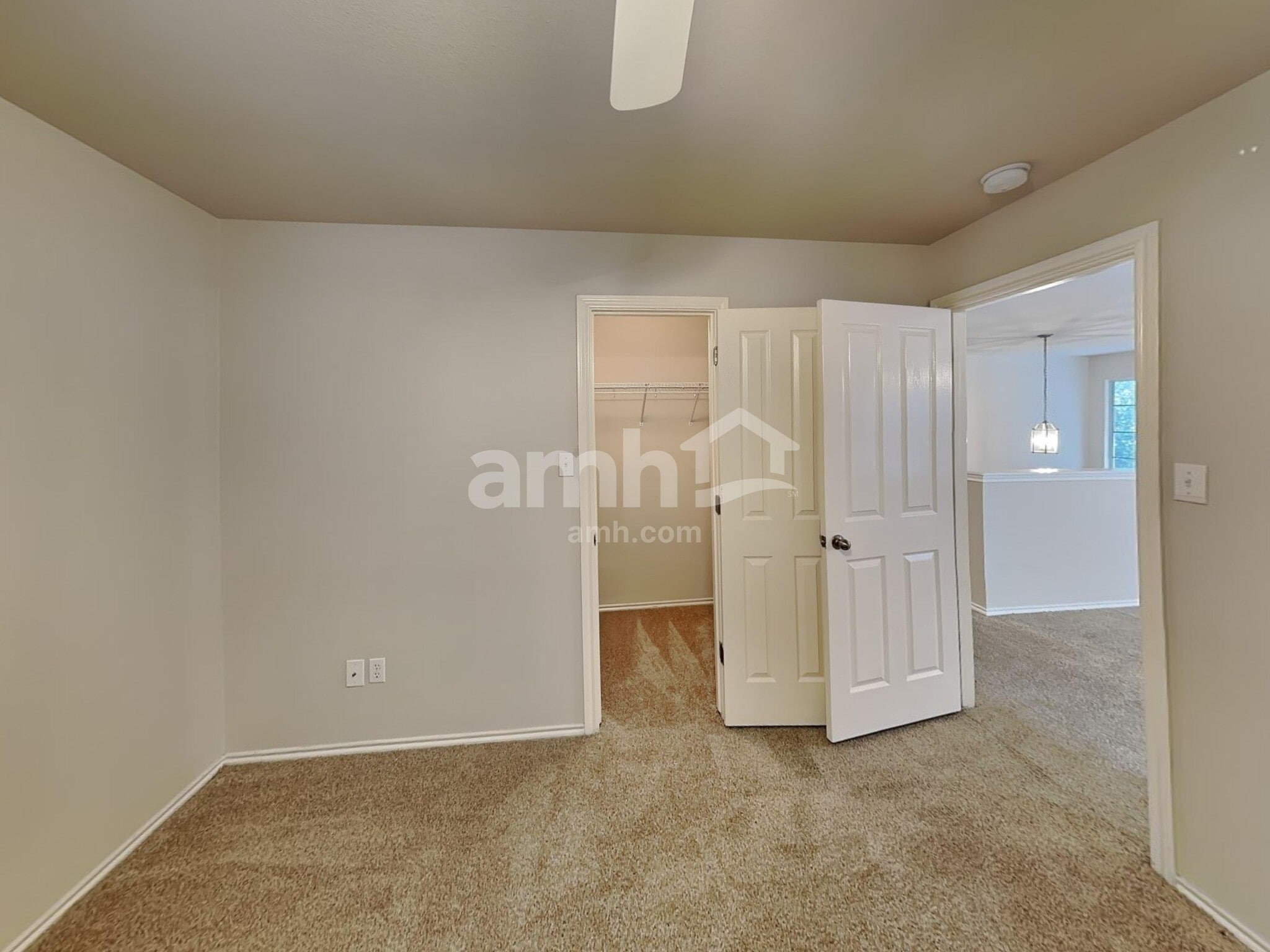 Building Photo - 212 Hereford St