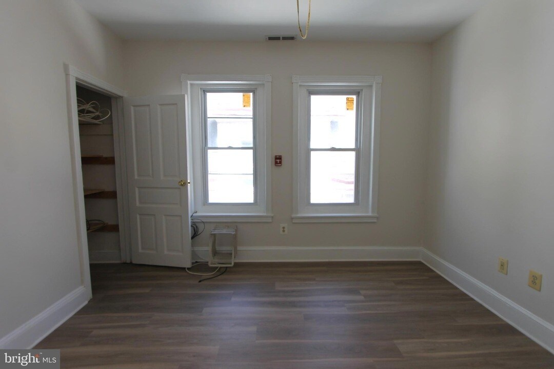 Building Photo - 437 W Hansberry St