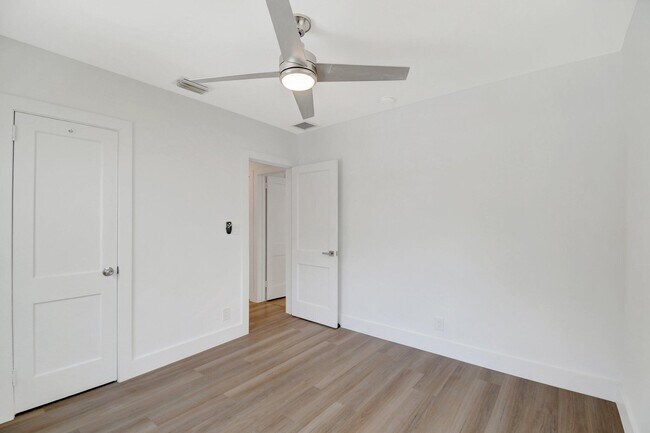 Building Photo - 420 SW 13th St