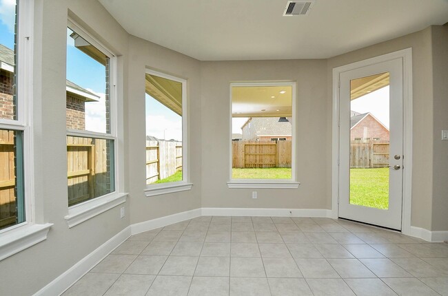 Building Photo - 4711 Hollow Tree Dr