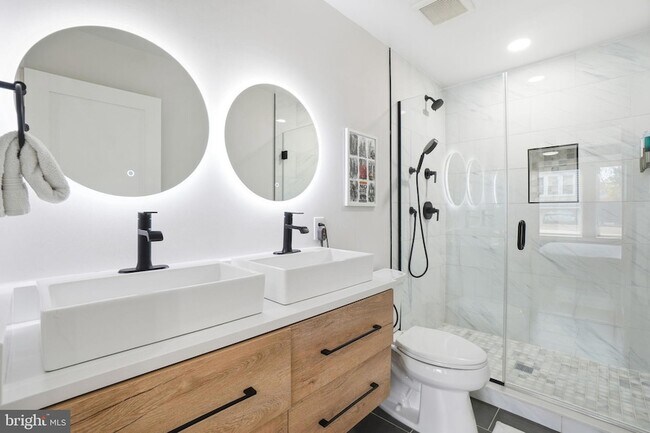 Building Photo - 616 Quebec Place NW