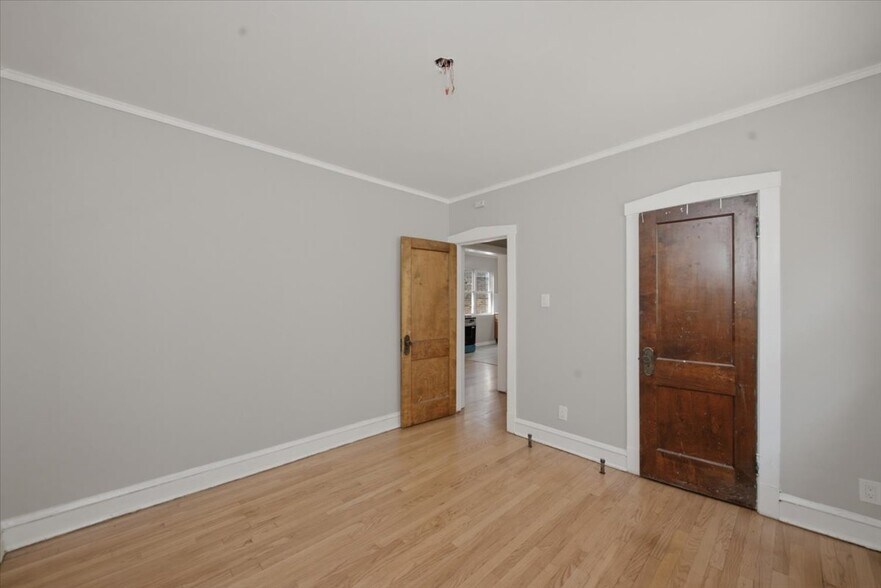 Building Photo - 5742 N Rockwell St