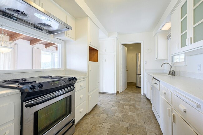 Building Photo - 552 Vía Del Monte