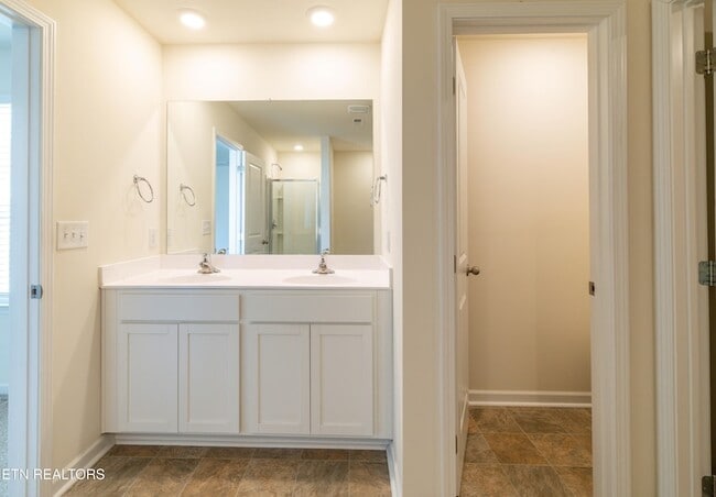 Building Photo - 4714 Willow Bluff Cir