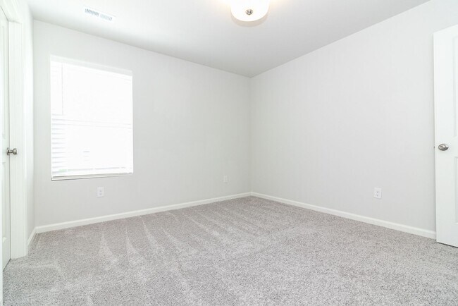 Building Photo - 104 Ashwood Ave