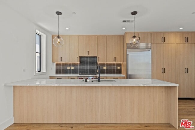 Building Photo - 14535 Killion St